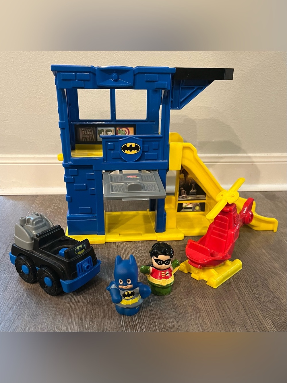 Fisher Price Little People DC Super Friends Batcave, Batman, Robin 2008